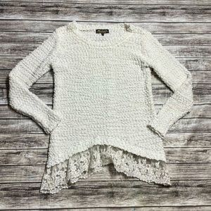 Beautiful women’s Large white knit popcorn sweater w lace trim super cute guc
